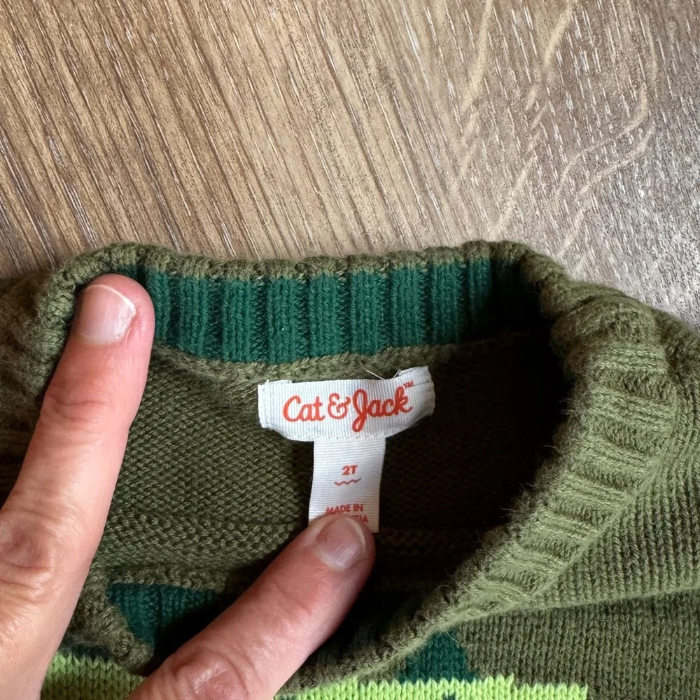 ADORABLE Cat & Jack Dino Sweater and plaid shirt set! 2T in EXCELLENT condition!